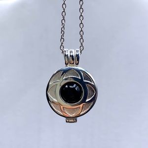 BLACK ONYX Beautiful sterling silver LOCKET & STONE pendent.